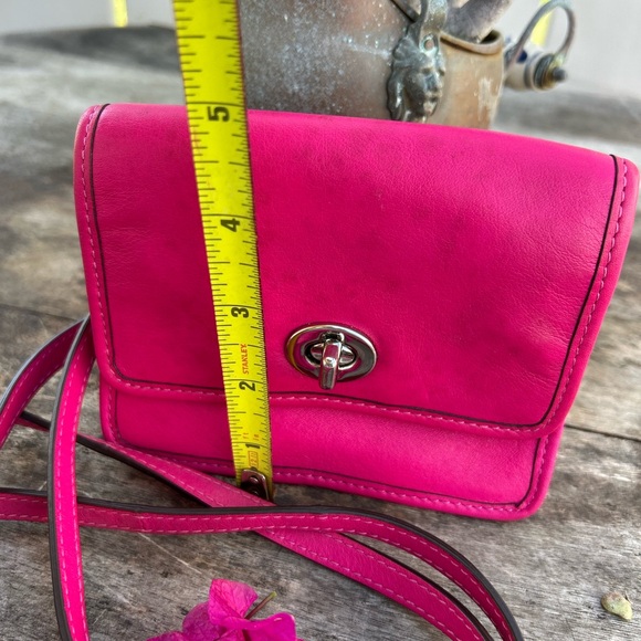 Coach 48005 Legacy mini Women’s Fuchsia Leather Crossbody Bag super cute - Picture 2 of 12